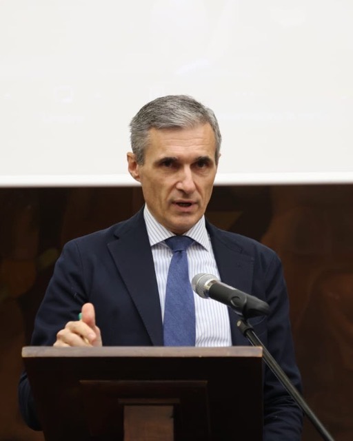 Ritratto dell’avv. Giovanni Rocchi durante una relazione